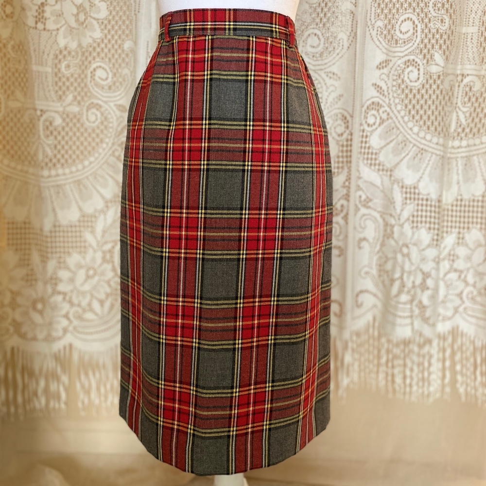 Vintage Plaid Pencil Skirt | Tailored Wool-Blend Look | Classic Timeless Style